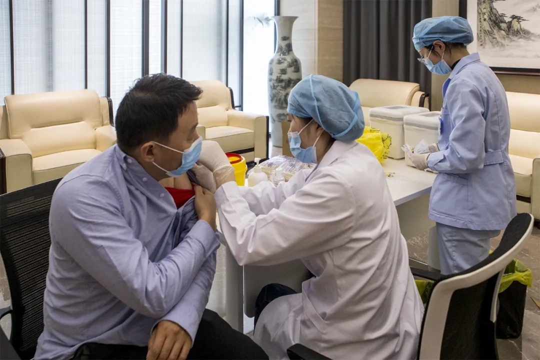 疫苗接種進(jìn)企業(yè)，貼心服務(wù)暖人心